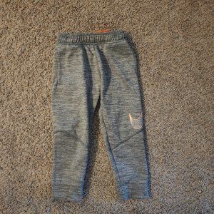 Boys Nike size 5 GUC